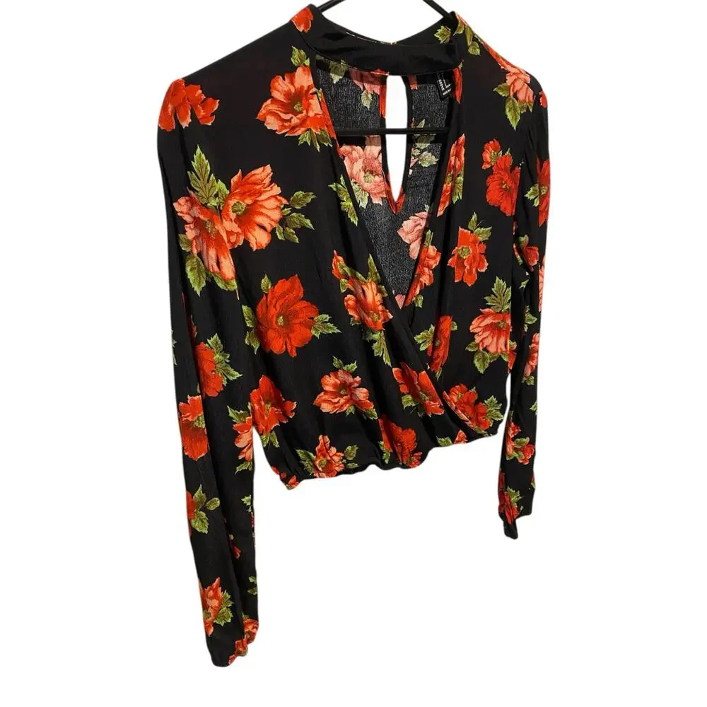 Forever 21 Floral Print Cropped Blouse Small Black Poinsettia Night Out Party